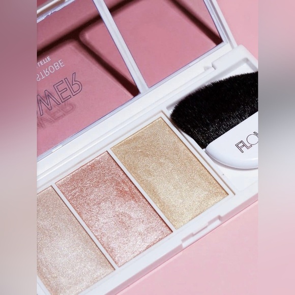 Flower Beauty Shimmer & Strobe Highlighting Palette in Soft Shimmery Shades NEW - Picture 4 of 5
